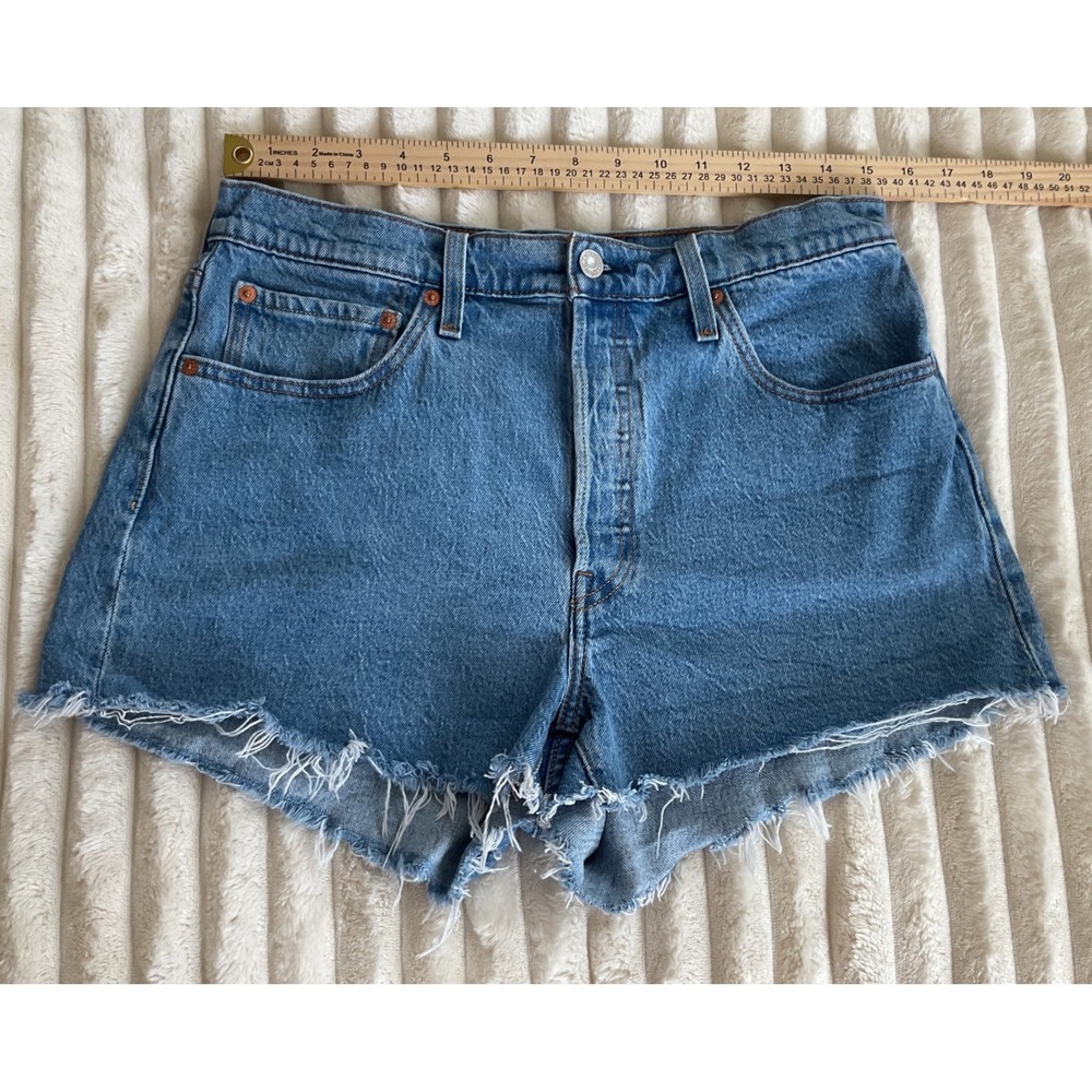 Levis 501 Original High Rise Cut Off Denim Shorts Medium Wash Blue Womens 32 - Picture 2 of 8